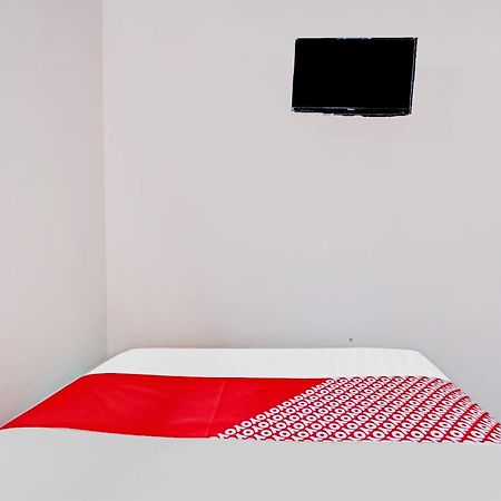 Oyo 90234 Dhoho Family Guest House Kediri  Ngoại thất bức ảnh