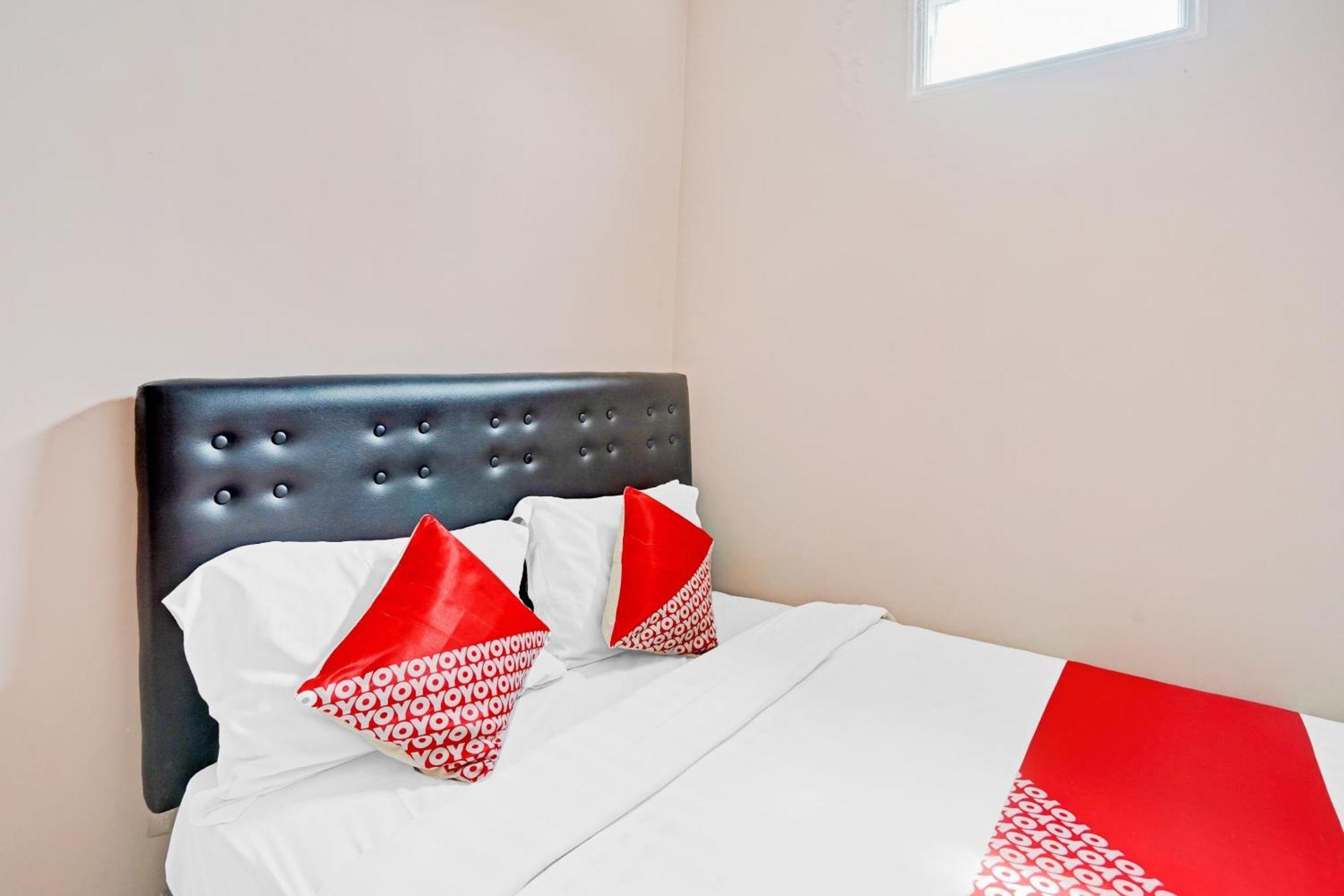 Oyo 90234 Dhoho Family Guest House Kediri  Ngoại thất bức ảnh