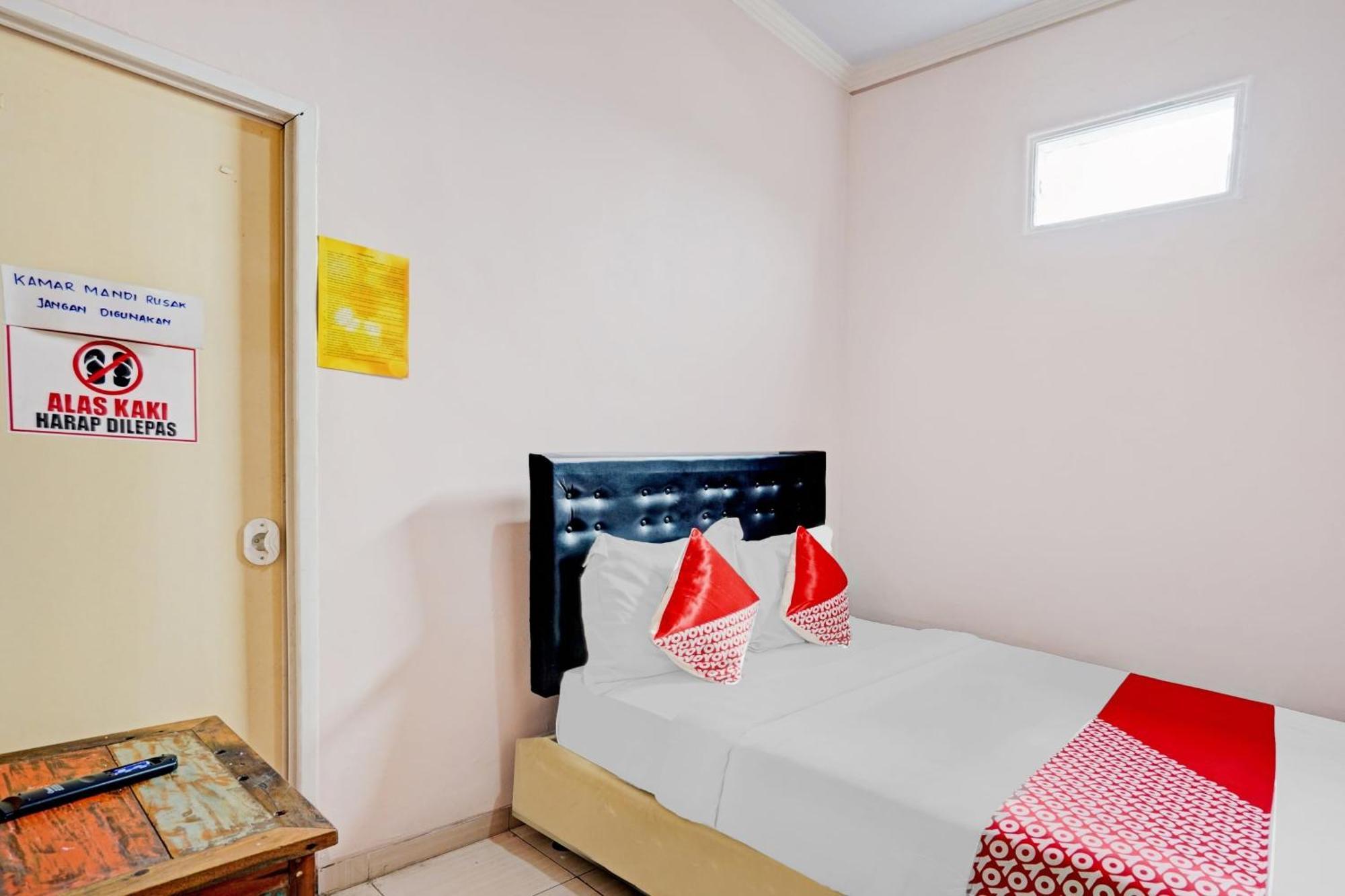 Oyo 90234 Dhoho Family Guest House Kediri  Ngoại thất bức ảnh