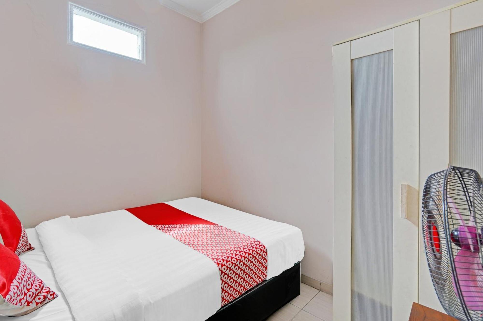 Oyo 90234 Dhoho Family Guest House Kediri  Ngoại thất bức ảnh