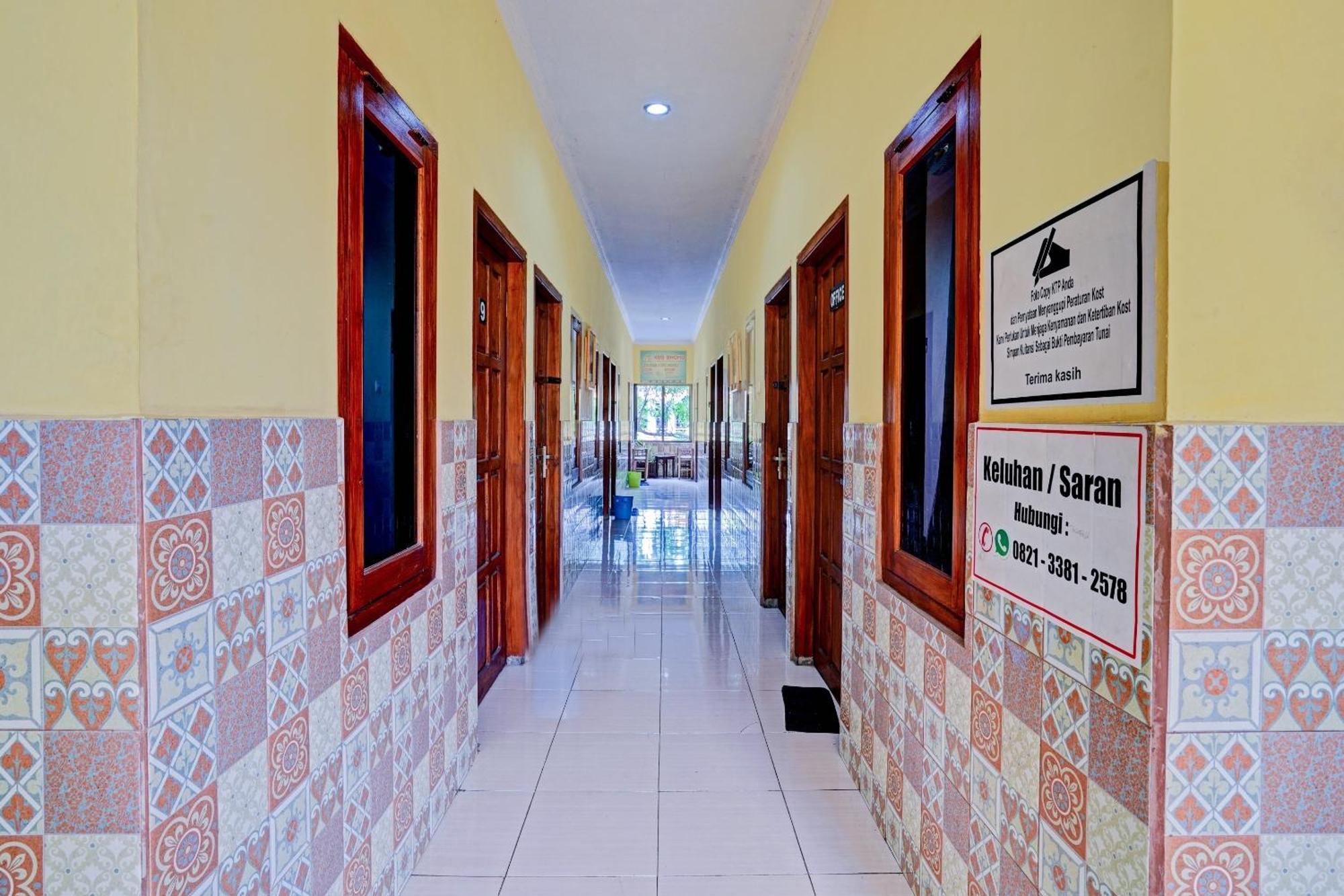 Oyo 90234 Dhoho Family Guest House Kediri  Ngoại thất bức ảnh