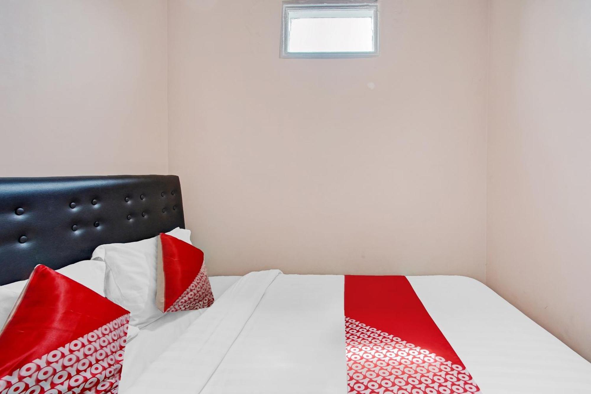 Oyo 90234 Dhoho Family Guest House Kediri  Ngoại thất bức ảnh