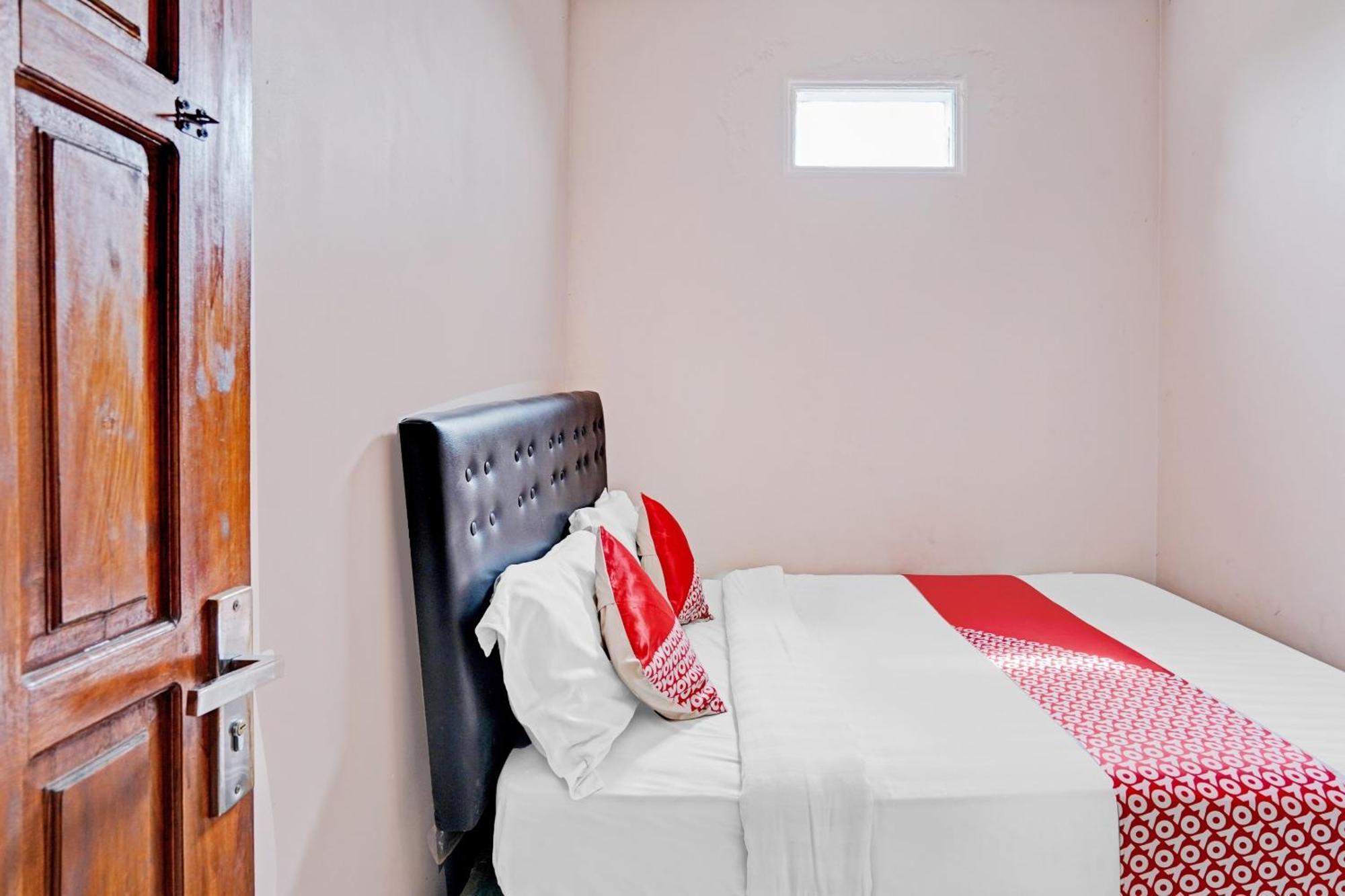 Oyo 90234 Dhoho Family Guest House Kediri  Ngoại thất bức ảnh