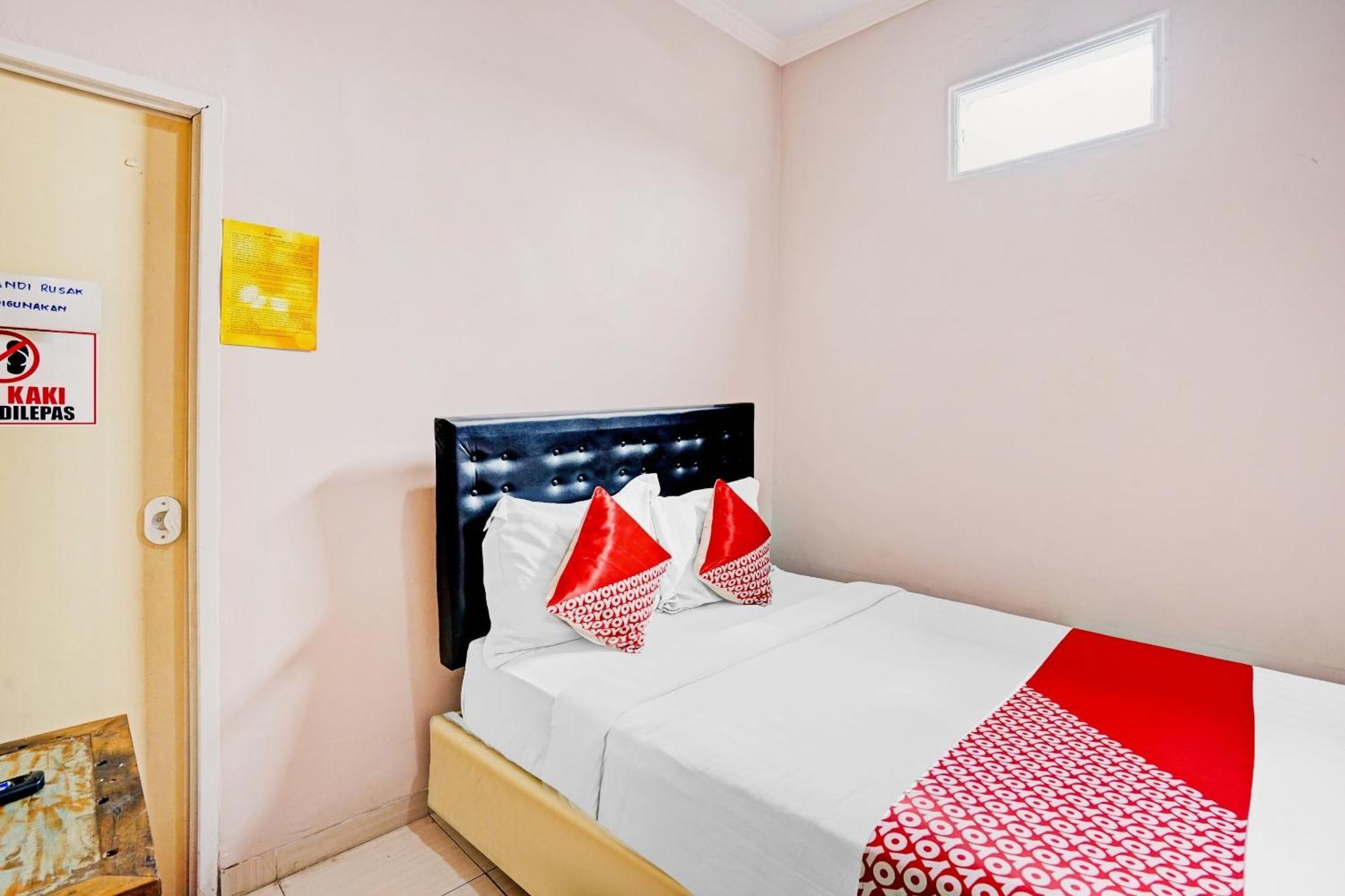 Oyo 90234 Dhoho Family Guest House Kediri  Ngoại thất bức ảnh