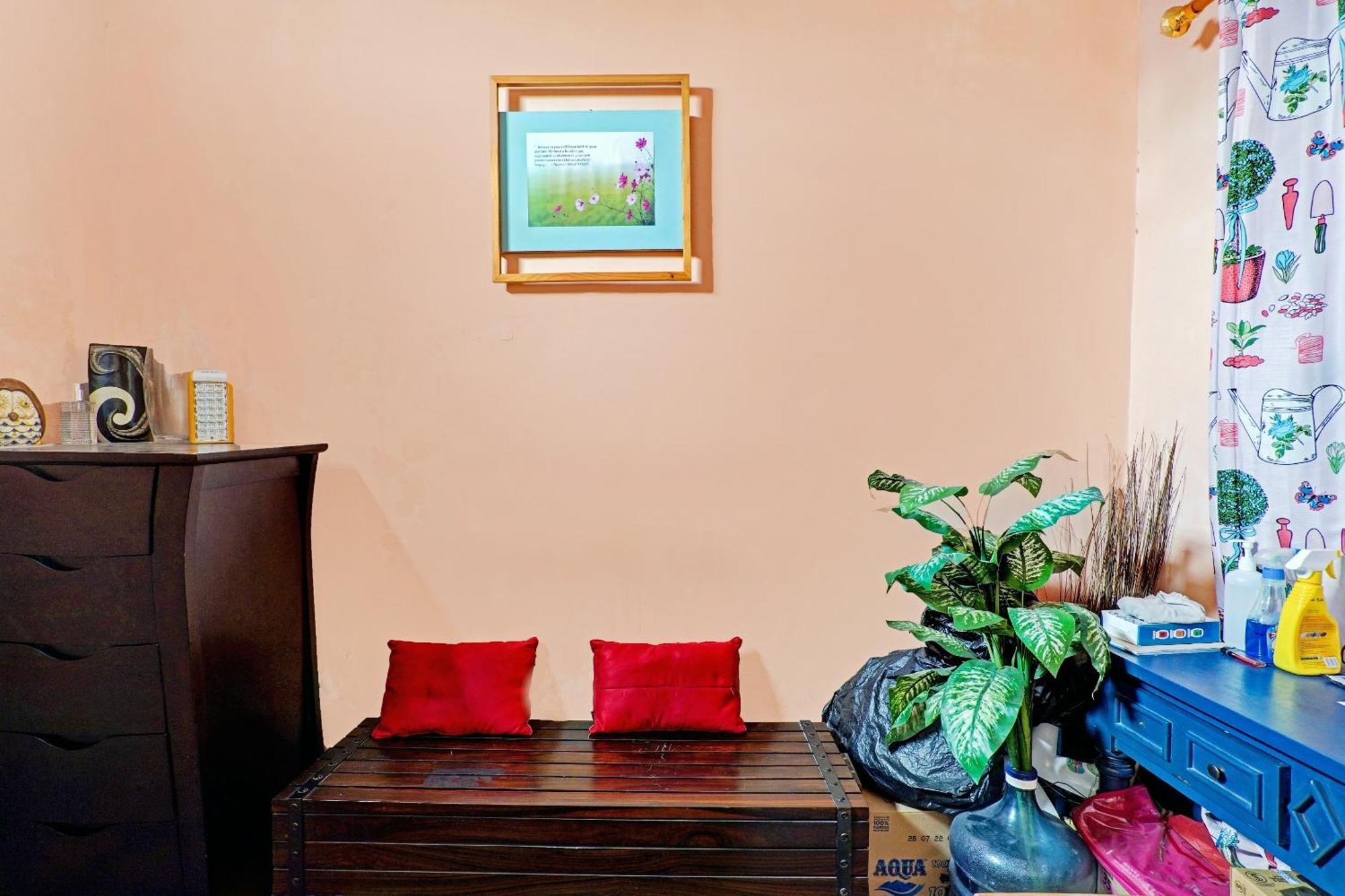Oyo 90234 Dhoho Family Guest House Kediri  Ngoại thất bức ảnh